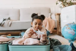 como arrumar mala de viagem infantil