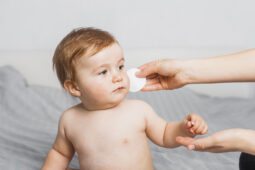 Alergia na pele do bebê. Imagem de Freepik