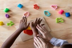 Dicas de atividades para preensão manual na educação infantil